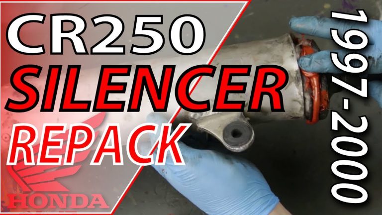 Video: 97-01 Honda CR250: How To Repack 2-Stroke Silencer